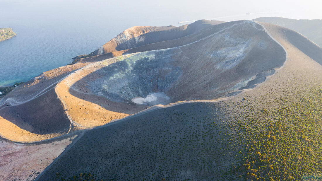 Vulcano crater