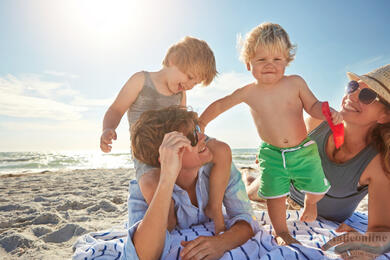 Holidays by the sea with children - a practical guide