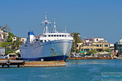 By ferry to Ischia