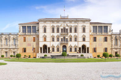 Villa Contarini: A barokk építészet gyöngyszeme Asoloban