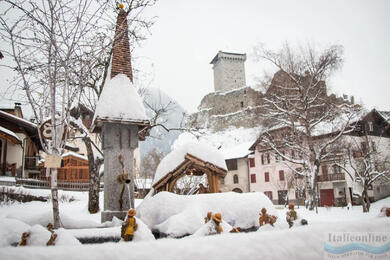 The magic of Christmas among the hundreds of nativity scenes under San Michele Castle