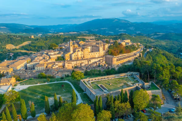 Between the sea and the mountains. Marche